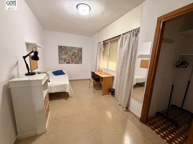 Amplio y Moderno Piso en el Corazón de Granada por €900 — 23