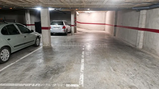 Parking en venta en el centro de Roses, ubicación privilegia - foto 2