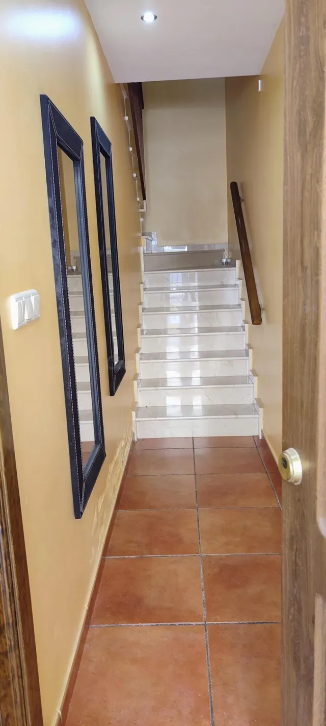 BONITO TRIPLEX EN MACAEL CON 3 DORMITORIOS, 3 CUARTOS DE BAÑ - foto 5