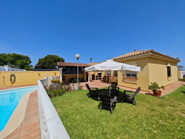CHALET CON PISCINA EN SANCTI PETRI — 5