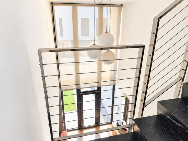 Moderno chalet adosado de 315m2 con gran garaje y piscina comunitaria — 10