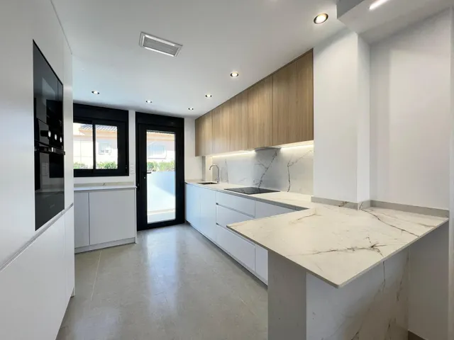 CHALET CON SOLÁRIUM, PISCINA Y SÓTANO — 12