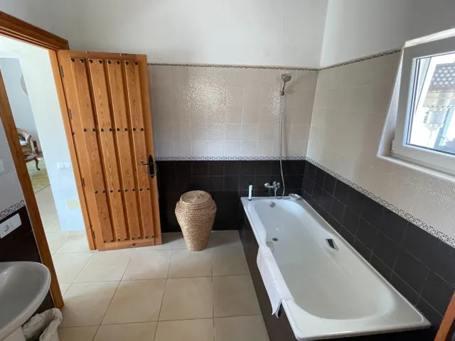 Exclusivo chalet con 9000m2 de parcela — 34