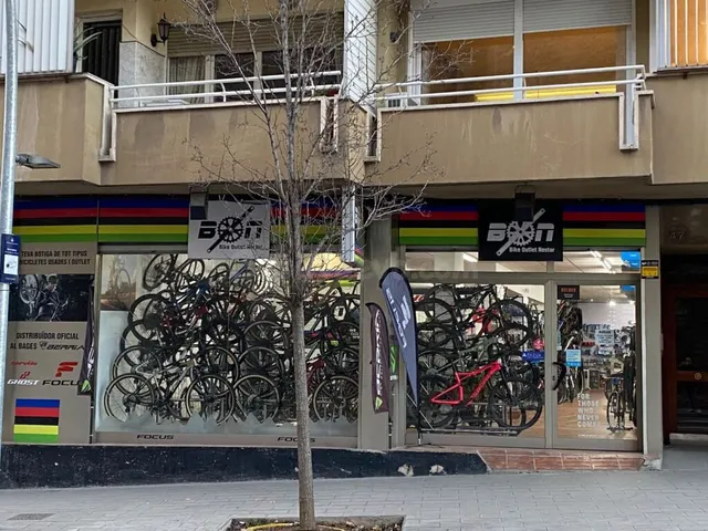 LOCAL COMERCIAL IDEAL INVERSORES EN ZONA PISCINAS DE MANRESA