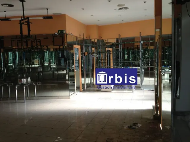 Urbis te ofrece un local en zona Carmelitas, Salamanca. — 2