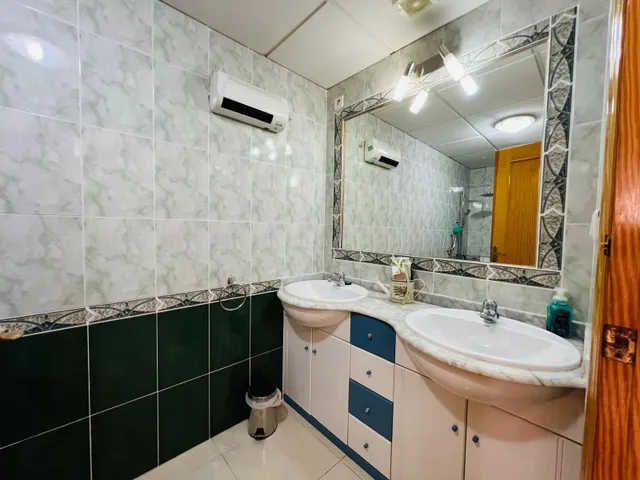 Chalet adosado de 3 dormitorios con garaje y piscina comunitaria en Playa Flamenca — 14