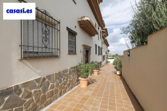 Ático en venta en La Zubia — 28