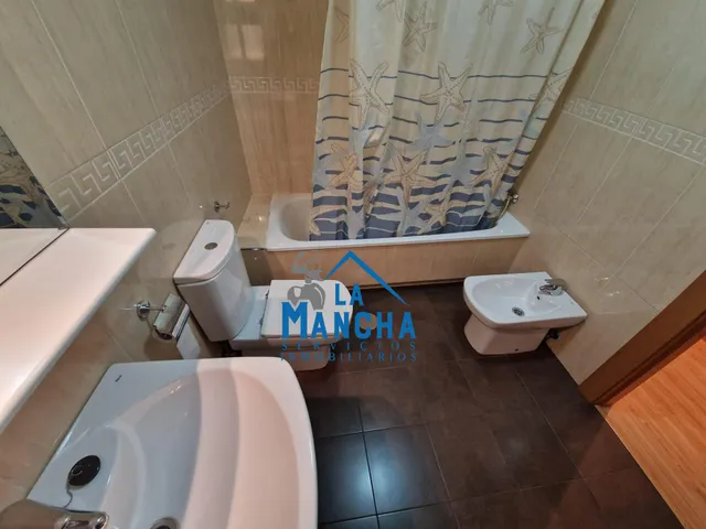 *750€ al mes* inmobiliaria la mancha alquila piso con garaje en el centro de Albacete — 24