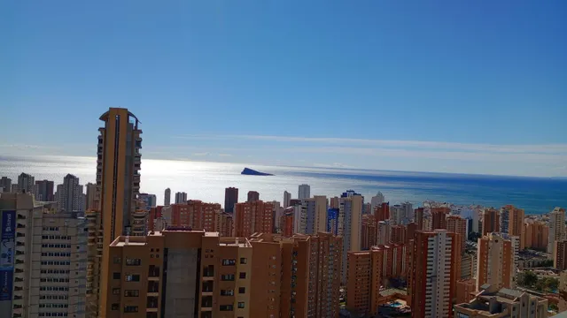 Apartamento de esquina con 2 terrazas 100m2 +16m2 y vistas espectaculares al mar y Benidorm. — 4