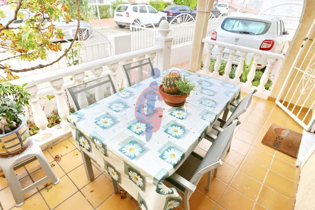 Espectacular bungalow en esquina con gran solárium, jardín privado y piscina en Guardamar del Segura — 39