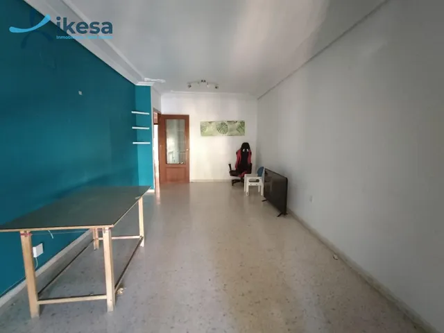 Piso ubicado en el edificio Villasol del Polígono Guadalquivir. — 12