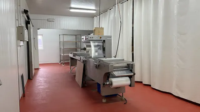 Venta de restaurante y fábrica de embutidos — 47