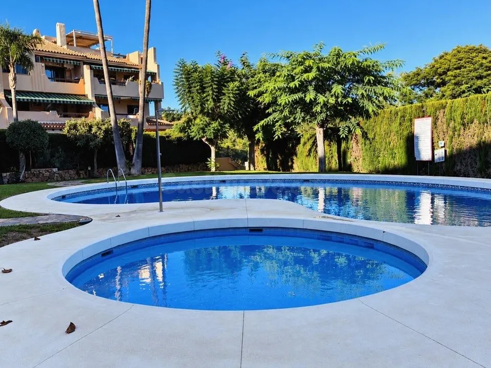 OPORTUNIDAD EN BEL-AIR · BAJO DE 3 DORMITORIOS, 2 BAÑOS, GRAN TERRAZA Y PISCINAS · 2