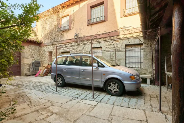 Edificio hotelero en venta en Calle Calleja — 8