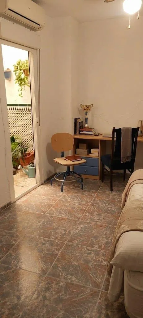 Casa con dos pisos completos junto a renfe — 7