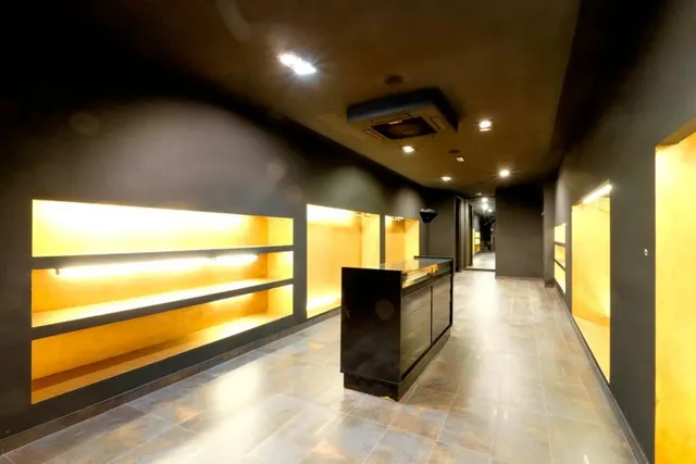LOCAL EN PUERTA REAL-RECOGIDAS (PLAZA CAMPOVERDE) — 19
