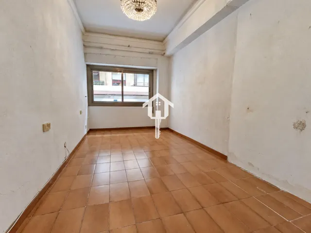 1ª planta de 102 m2 con patio en pleno centro de Alicante: edificio con ascensor — 19