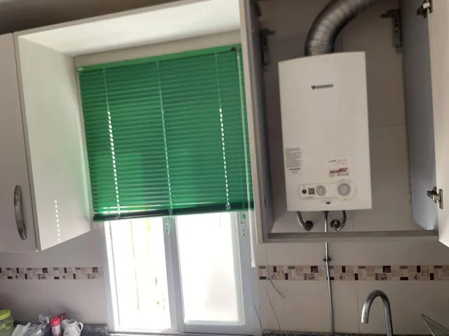 Piso con terraza, vistas al mar y plaza de garaje en Arroyo de la Miel, Benalmádena — 26