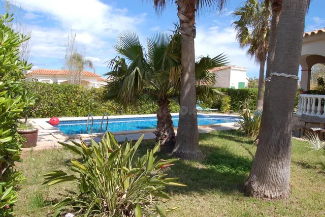 Espectacular chalet a escasos metros del paseo marítimo en l - foto 3