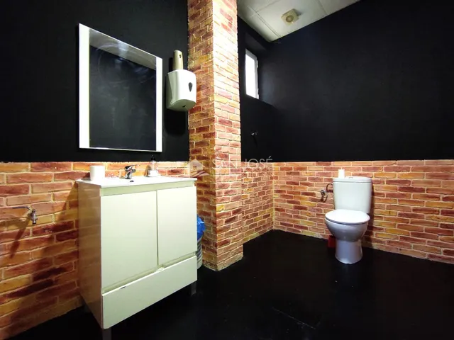 SE VENDE LOCAL, ACTUALMENTE ESTUDIO DE GRABACIÓN EN NOVELDA. — 6