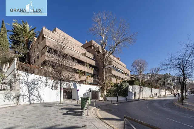 EXCLUSIVO PISO CON JARDÍN PRIVATIVO EN UNA DE LAS MEJORES URBANIZACIONES DE GRANADA — 49