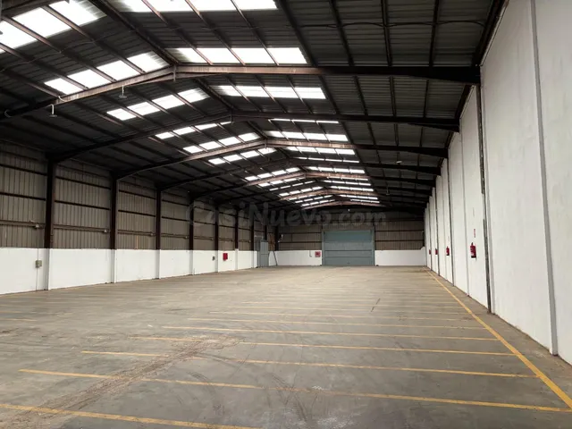 CONJUNTO DE NAVE + OFICINAS EN ALQUILER EN NULES - foto 2