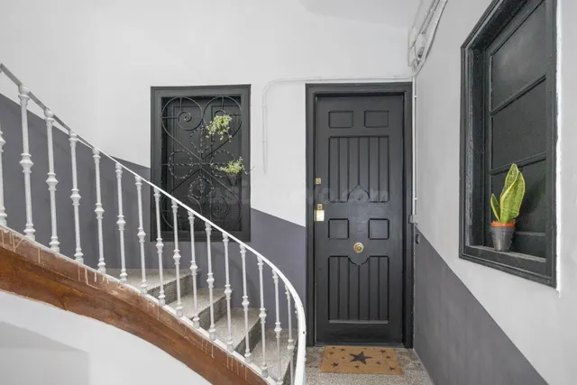 Piso con encanto, historia y diseño en pleno centro de Vilan - foto 3