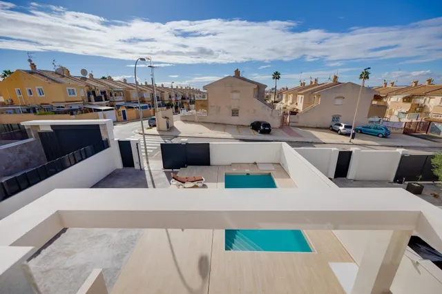 Villa moderna de 3 dormitorios con piscina privada en Aguas Nuevas, Torrevieja — 48