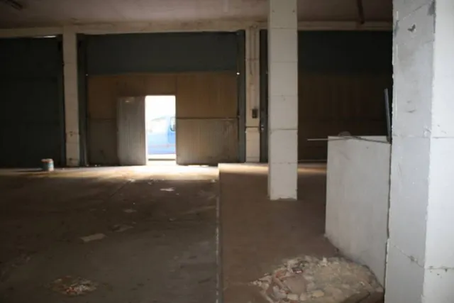 Local totalmente diáfano zona colegio Santo Domingo. — 2