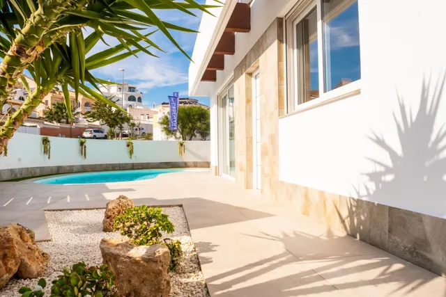 Villa de 5 dormitorios a la venta con estupendas vistas al campo de Golf "La Marquesa" — 16
