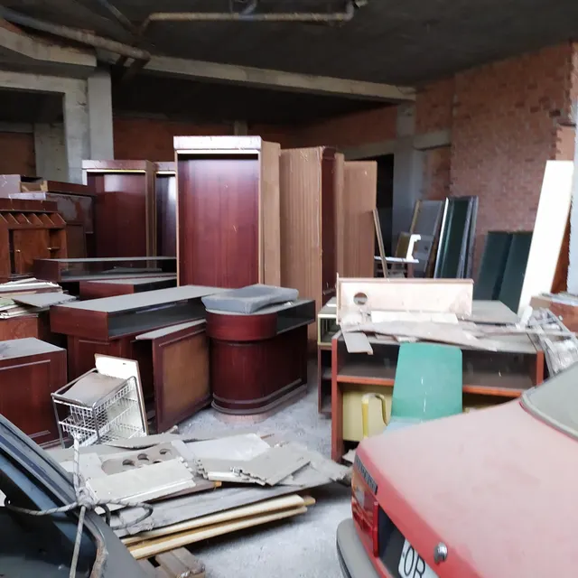 SE VENDE LOCAL COMERCIAL EN SILLEDA — 16