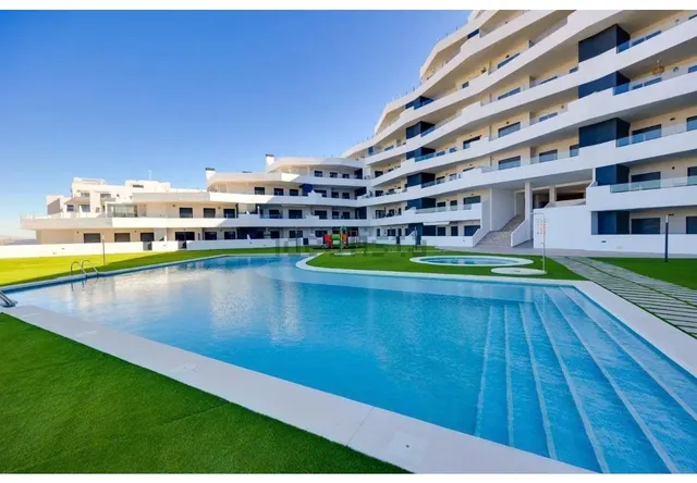 Piso nuevo a estrenar con terraza de 20 m2, piscina comunitaria y jardín en San Miguel de Salinas — 13