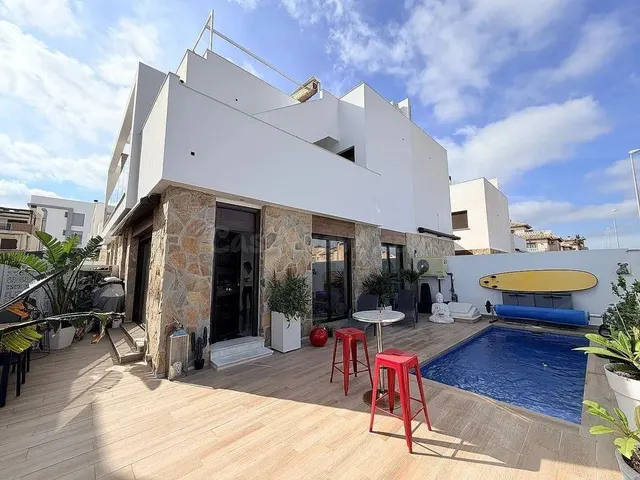 Villa moderna con piscina privada y solárium en Lomas de Cab