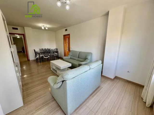 Habitación disponible para chicas estudiantes (zona renfe - pajaritos) — 12