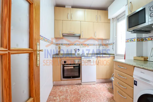 ¡A SOLO 1 MINUTO DE LA PLAYA! CÉNTRICO APARTAMENTO EN PRIMERA PLANTA DE 3 DORMITORIOS Y TERRAZA CON VISTAS AL MAR, EN LOS ALCÁZARES, MURCIA. — 11