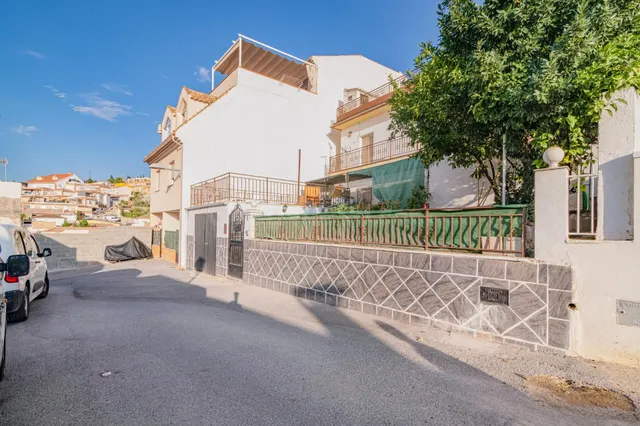 Gran Casa, Amplia y Luminosa en el Corazón de Monachil - foto 2