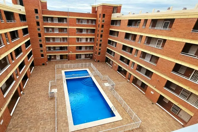 Ático espacioso y bien cuidado (86 m2 - 4.ª planta) con 2 do