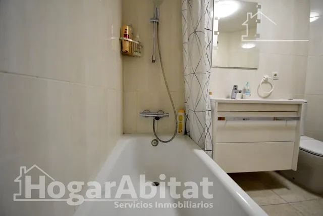 ¡OPORTUNIDAD! SEMINUEVO Y ACOGEDOR CON ASCENSOR Y TERRAZA — 23