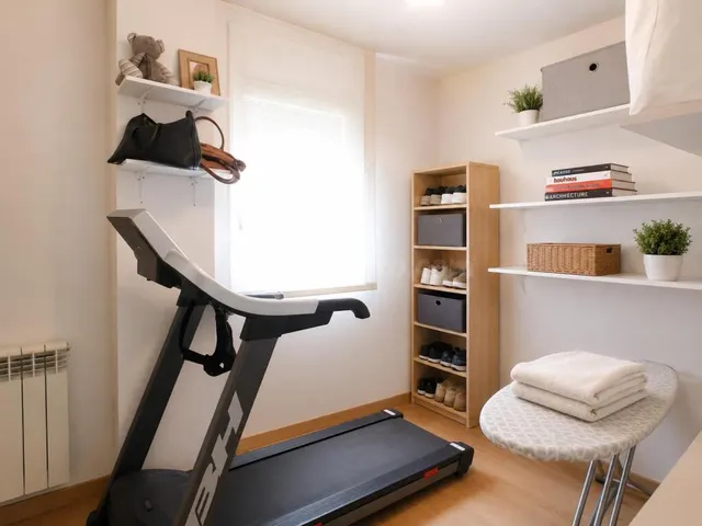 Amplia vivienda seminueva con dos terrazas, zona comunitaria y dos plazas de parking opcionales en la zona de Sagrada Família de Manresa — 8