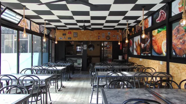 Totalmente reformado local comercial, funcionado como restaurante en zona turística en Levante. — 2