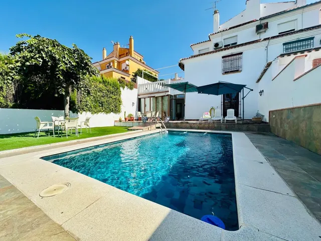 Espectacular Pareado en Urb. Monteluz, con Jardín y Piscina - foto 2