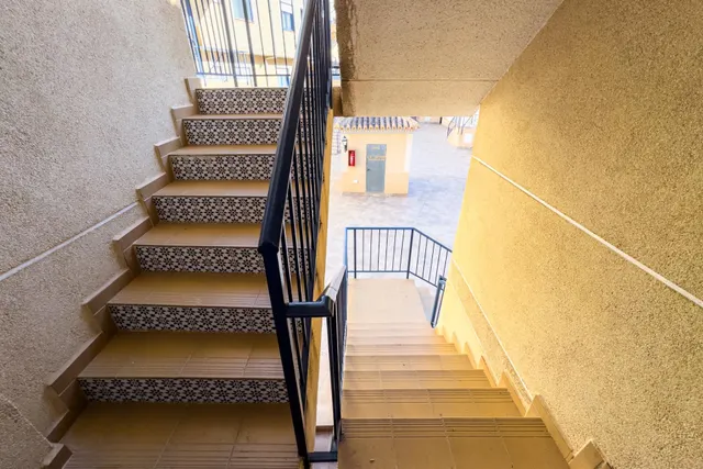 Piso en primera planta en Plaza de La Habana (Parque del Cuba) — 70 m2, 3 dormitorios, balcón amplio y patio comunitario — 32