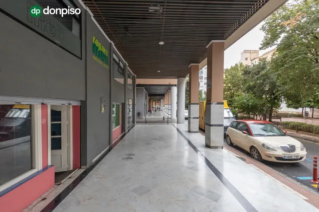 Local comercial en venta en calle agustina de aragón — 16