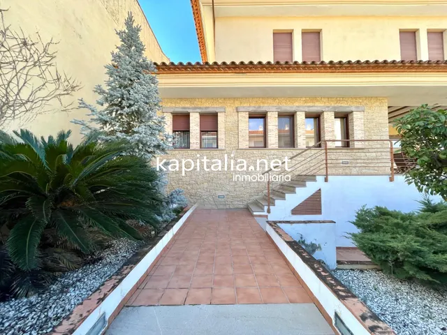 Espectacular casa adosada a la venta en Palomar — 41