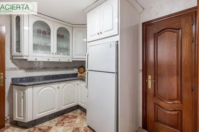 Piso señorial de 182 m2 en Avenida Madrid: amplitud, luz y posibilidades infinitas con garaje opcional. — 17