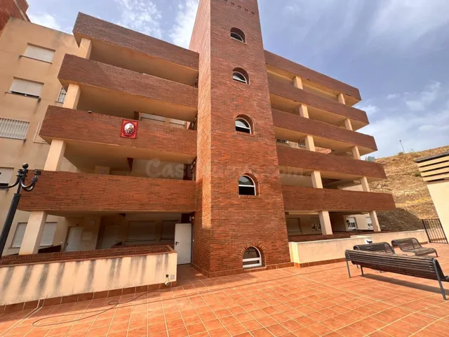 Piso con patio, garaje y trastero en Molvízar a 15 minutos d