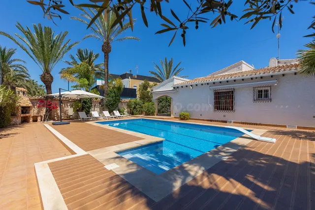 VILLA CON PISCINA PRIVADA EN PUNTA PRIMA CON PARCELA 540 M2. - foto 2
