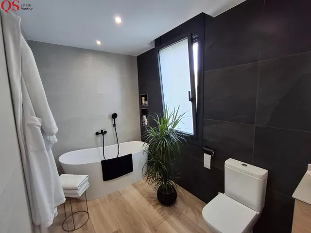 Villa contemporánea con piscina y vistas panorámicas al mar en Cunit — 28
