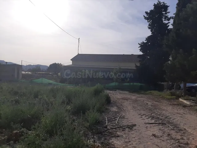 Casa de Campo de grandes dimensiones con garaje en zona de E