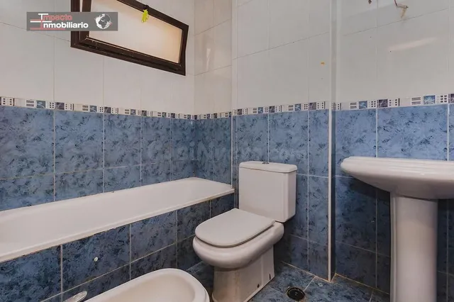 Piso en El Ejido - Oportunidad para Reformar por €68,999.99 - foto 5